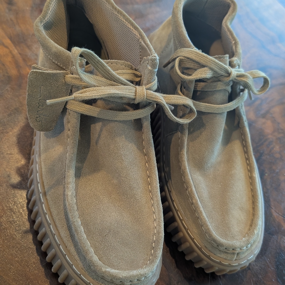 Clarks Men's Tan Suede Shoes